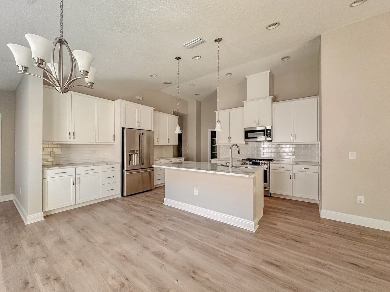 12488 Oak Hill Way - Photo 6 of 32