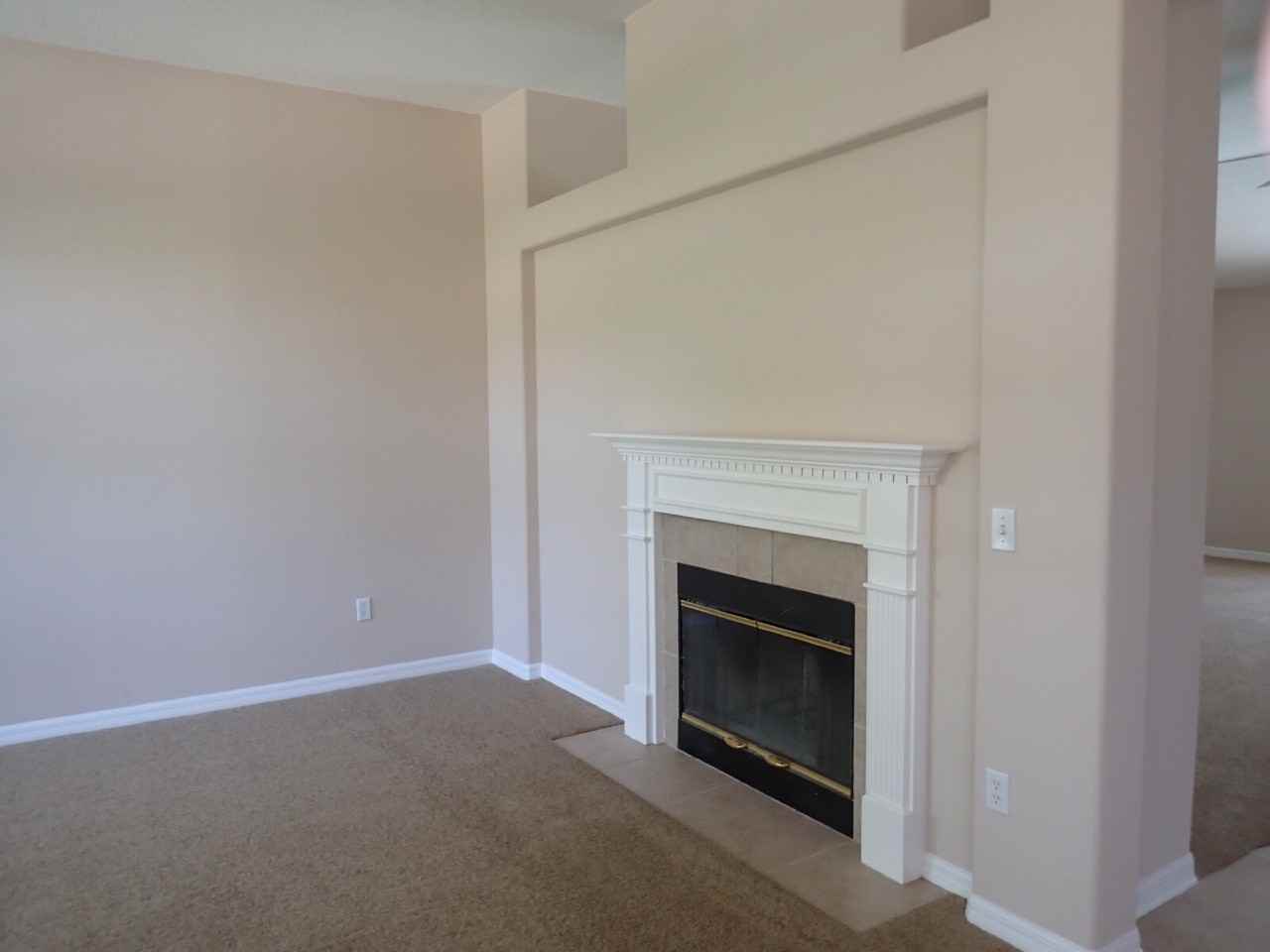 132 Berkshire Ln - Photo 2 of 37