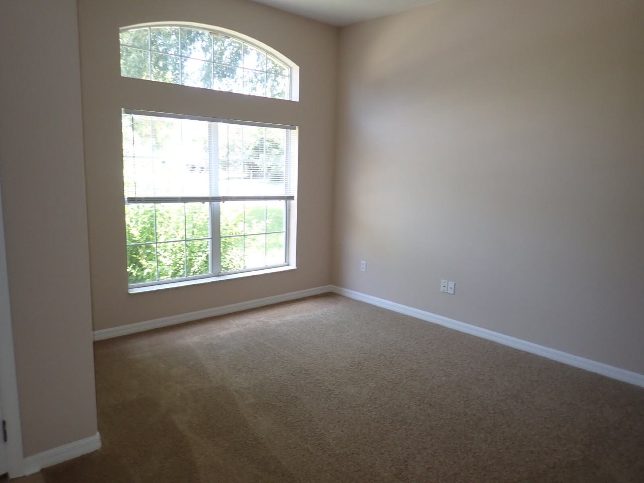 132 Berkshire Ln - Photo 3 of 37