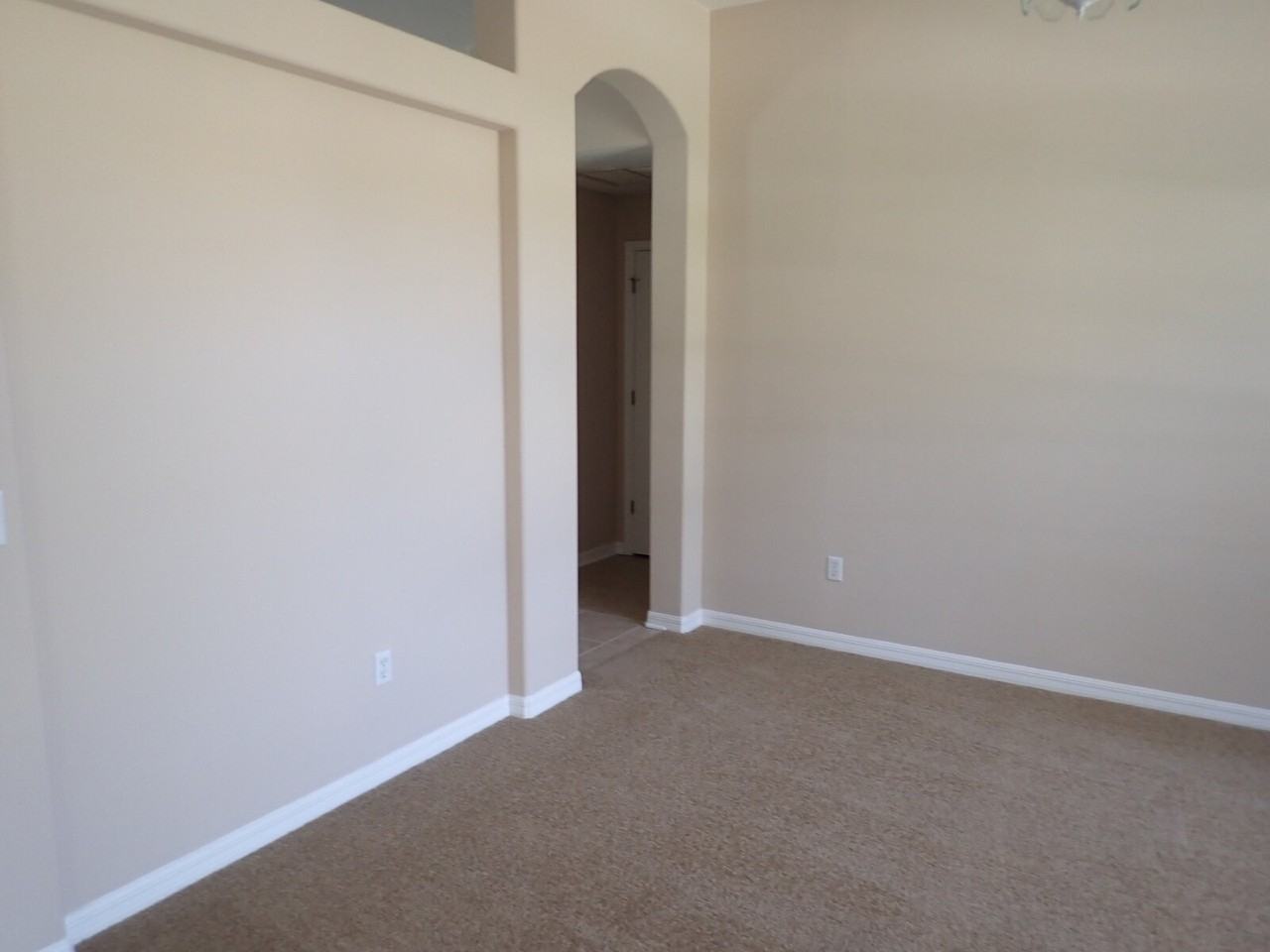 132 Berkshire Ln - Photo 4 of 37