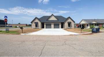 featured image of 1 Shamrock Cir #1