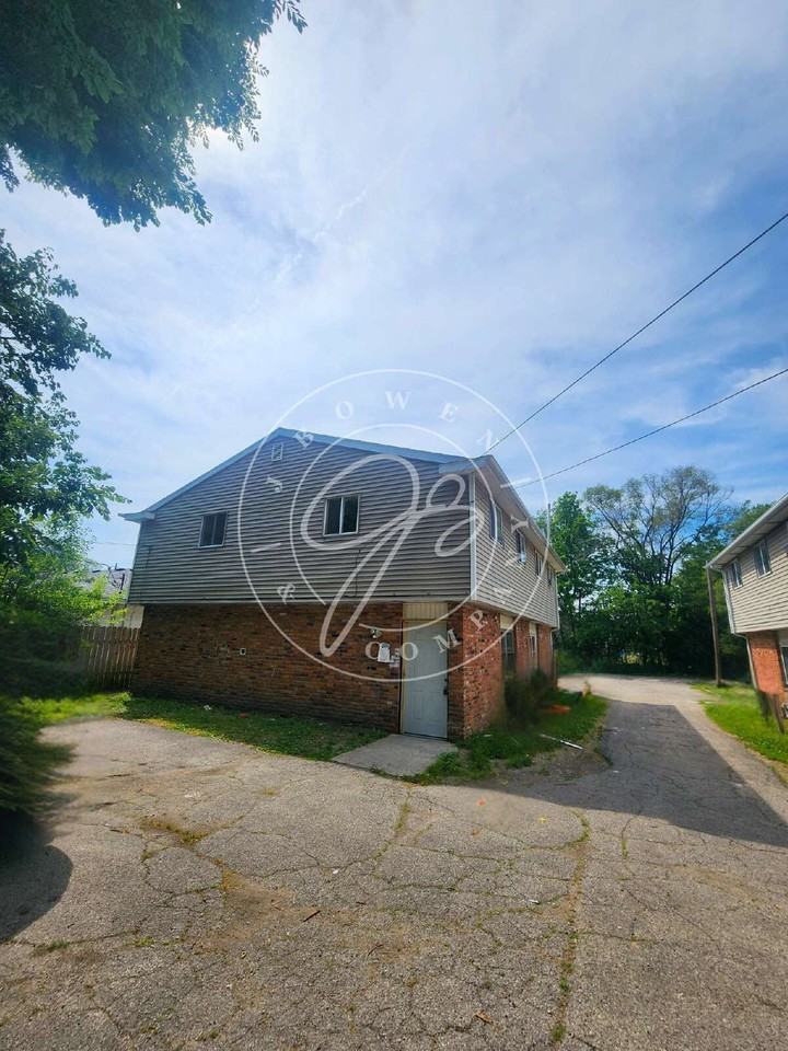 2217 Hickory St - Photo 2 of 16