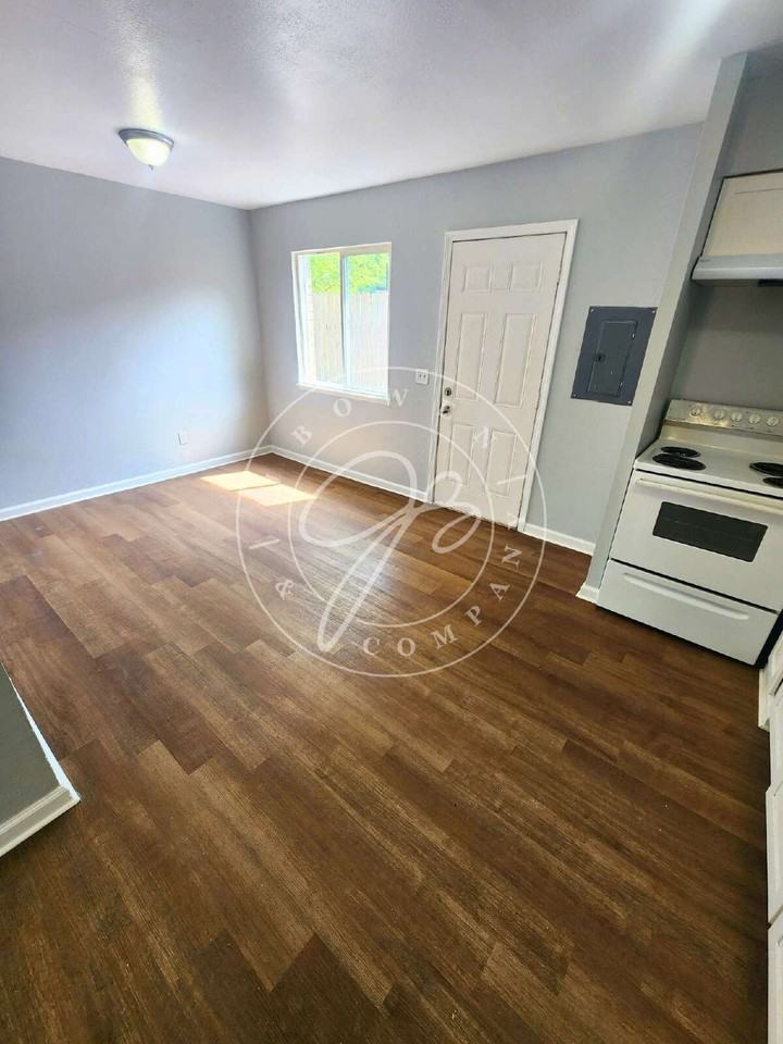 2217 Hickory St - Photo 5 of 16