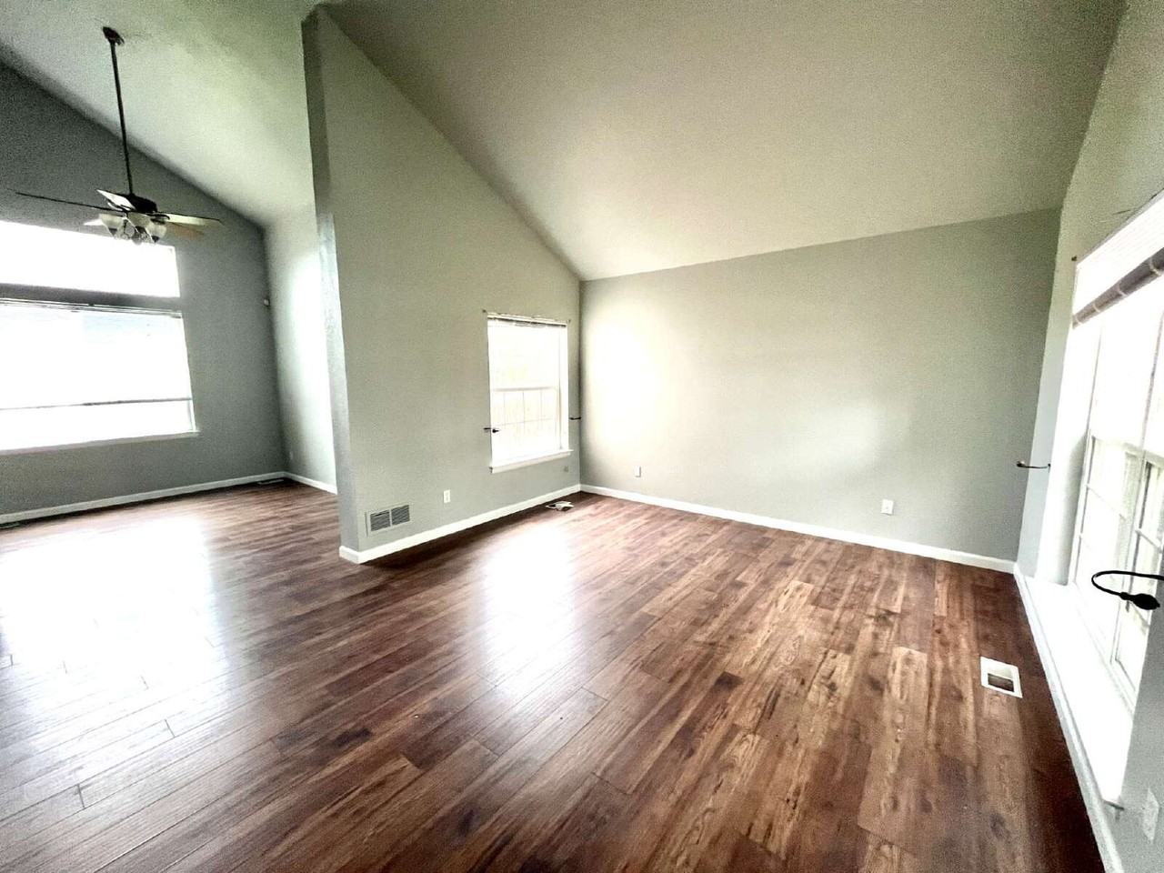 11725 Meadowood Ln - Photo 4 of 24