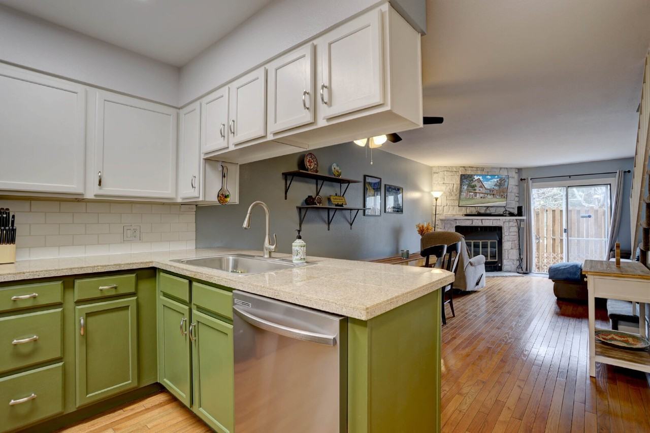 14211 E Hawaii Cir - Photo 3 of 24