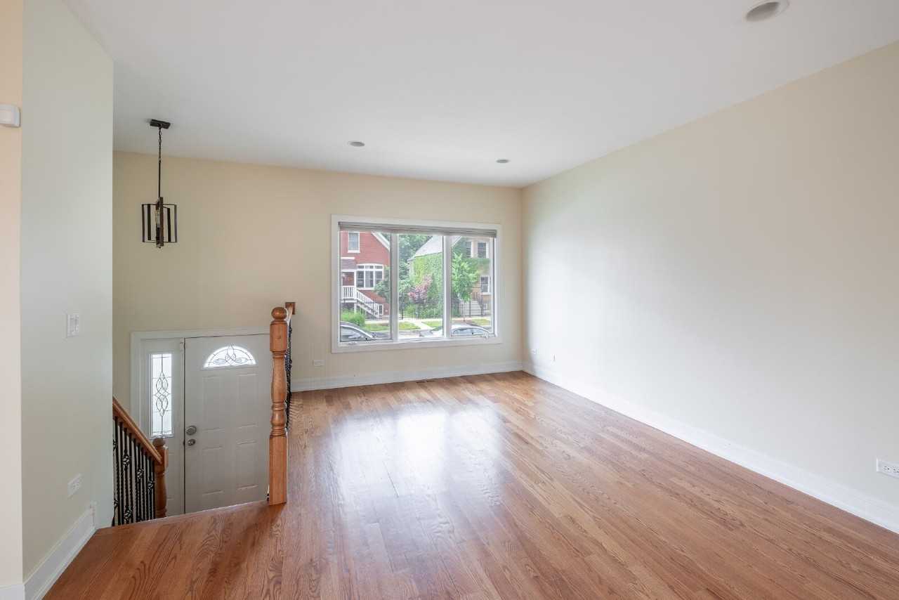 1110 N Christiana Ave - Photo 2 of 40