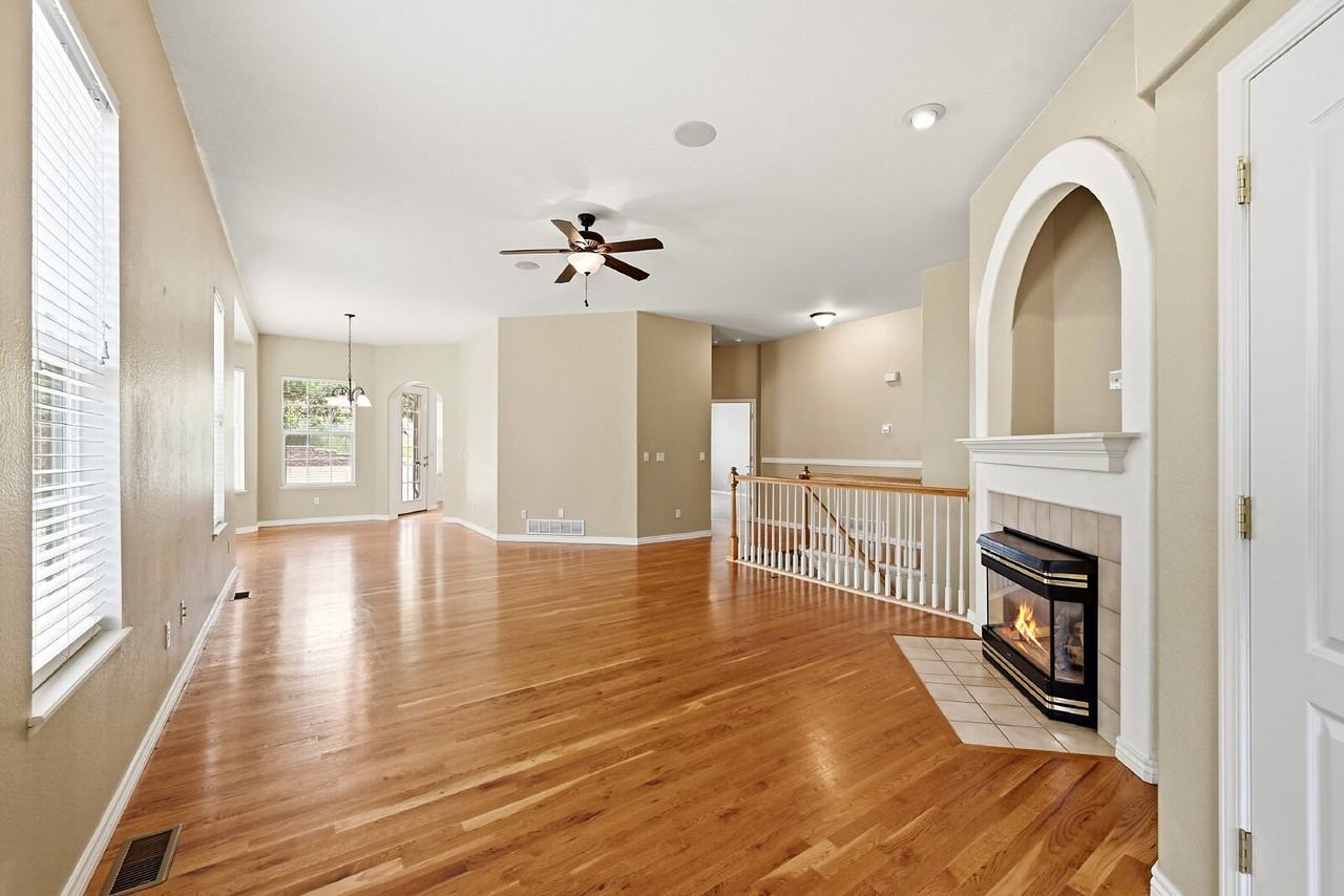 608 Crosswind Pt - Photo 2 of 49