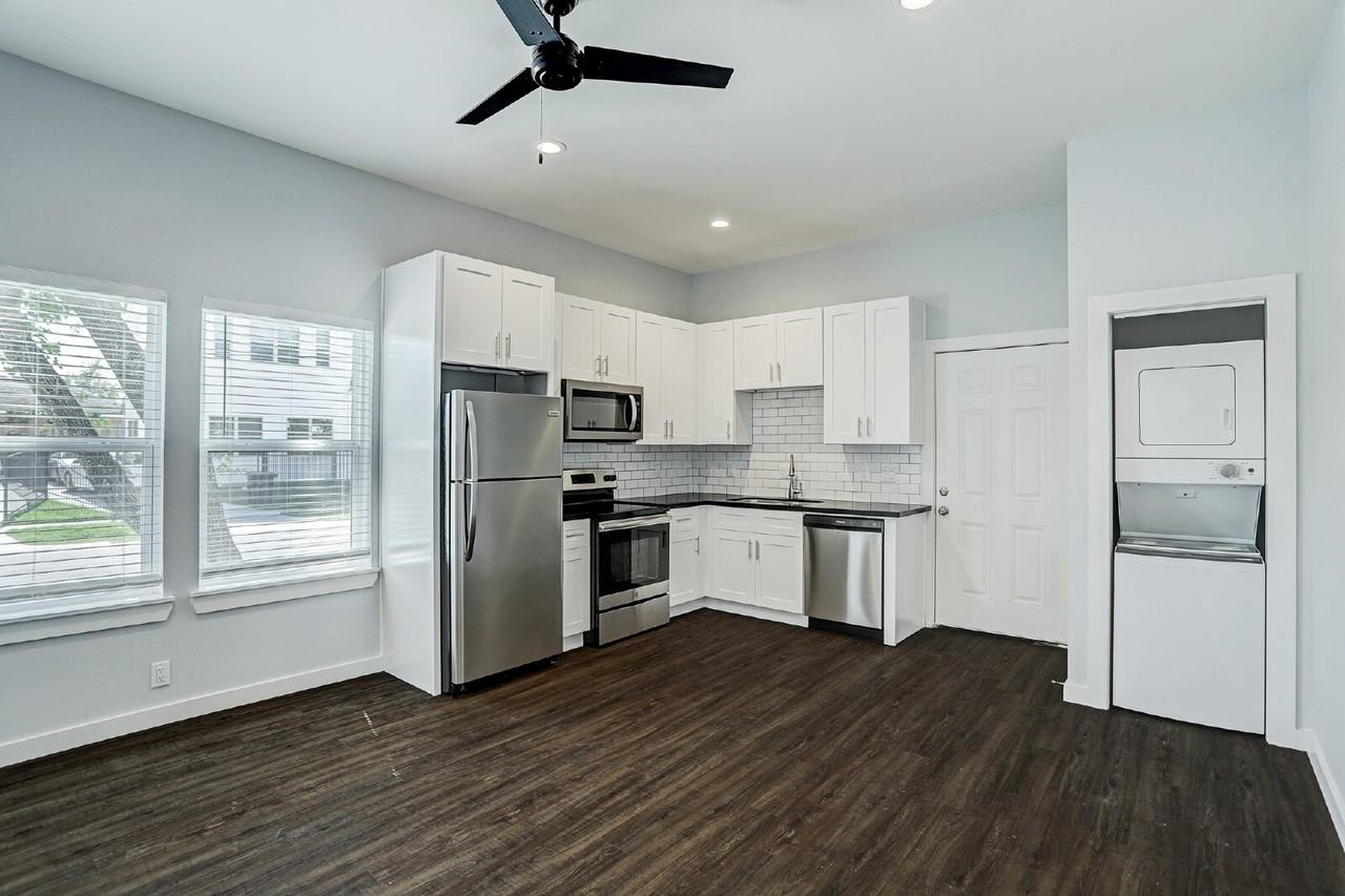 225 N Everton St - Photo 3 of 21