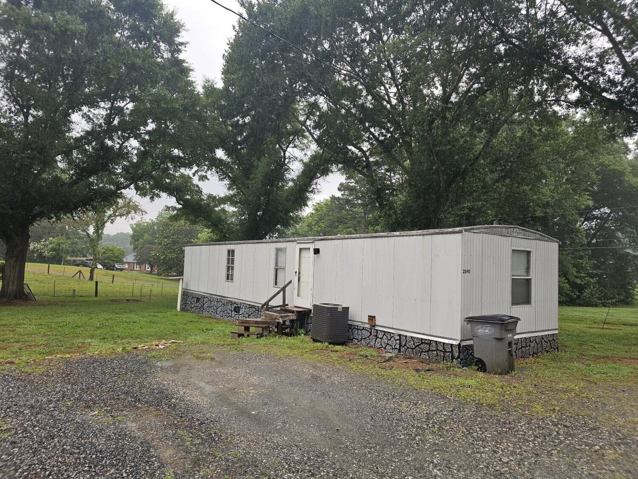 2390 Skyview Ln - Photo 2 of 15