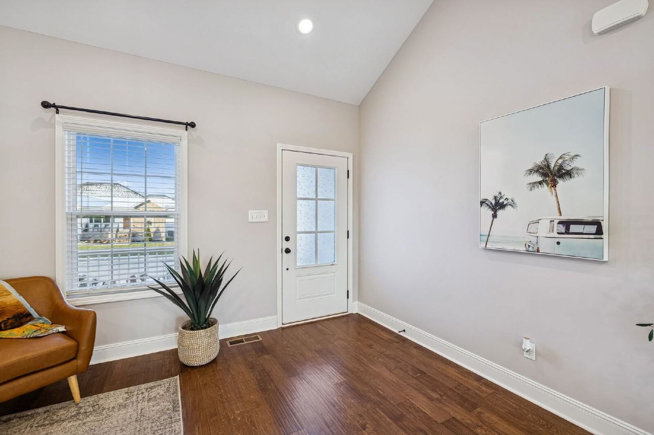 207 Bedford Ct - Photo 3 of 40