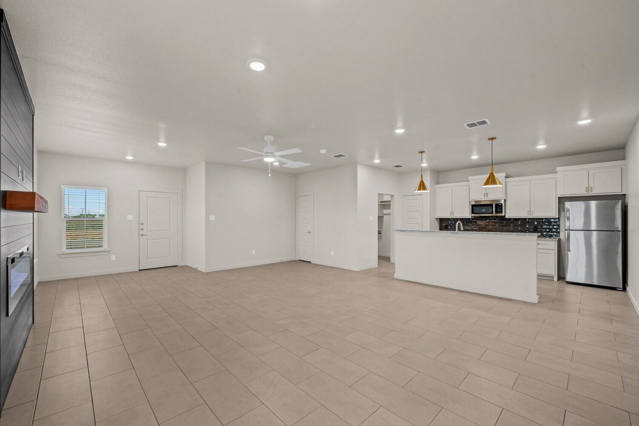 7044 41st St - Photo 5 of 25