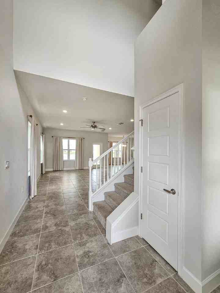 1109 Canfield Cir Se - Photo 2 of 36