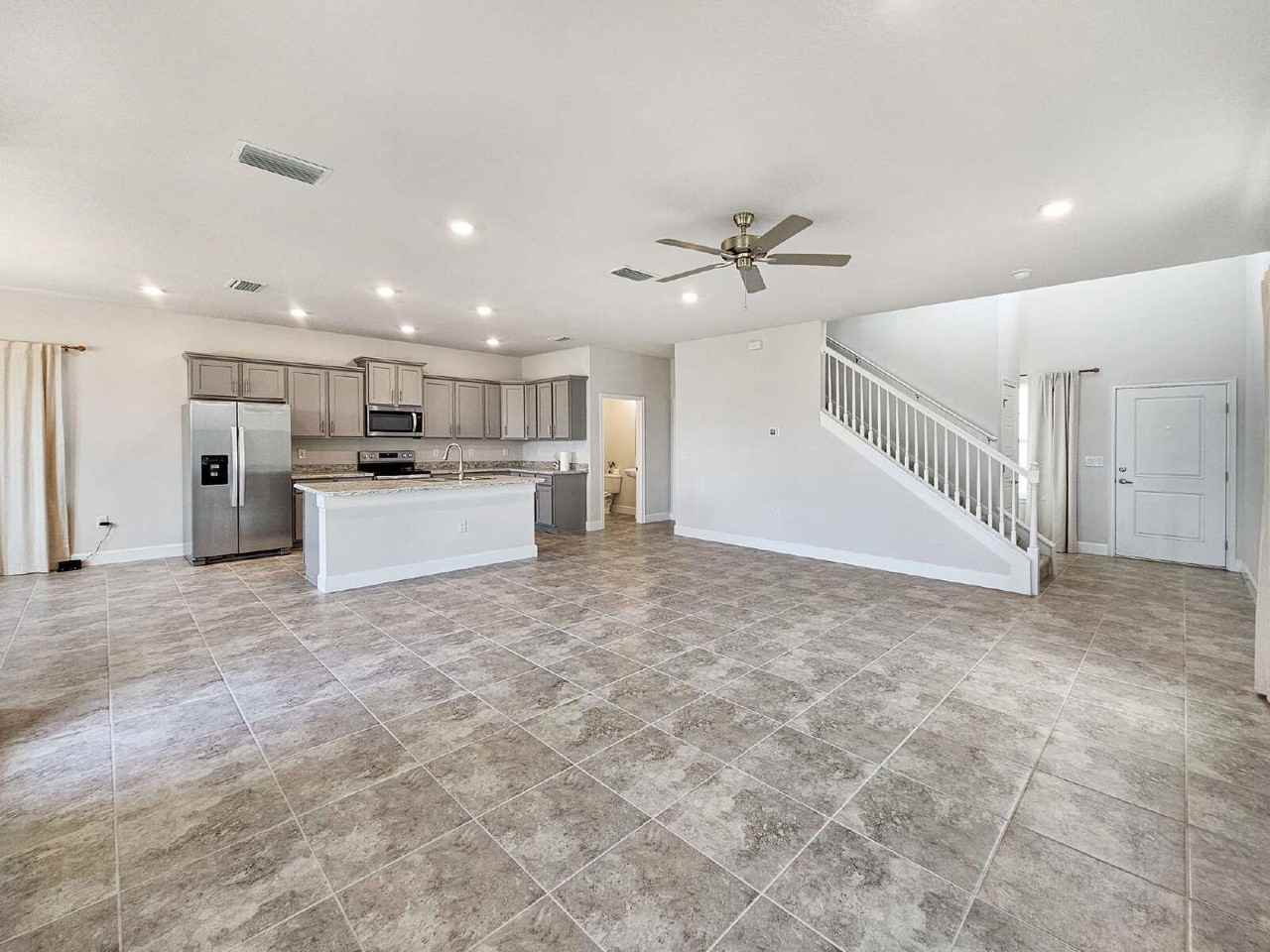 1109 Canfield Cir Se - Photo 4 of 36