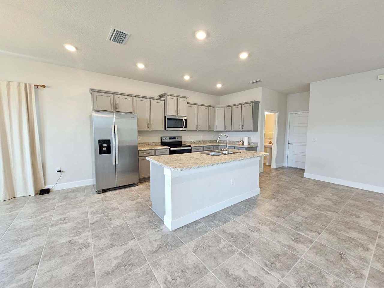 1109 Canfield Cir Se - Photo 5 of 36