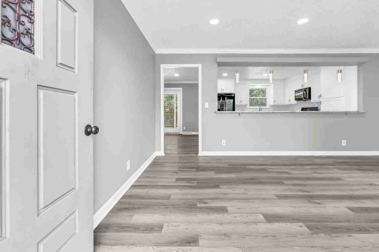 409 Christopher Dr - Photo 3 of 39