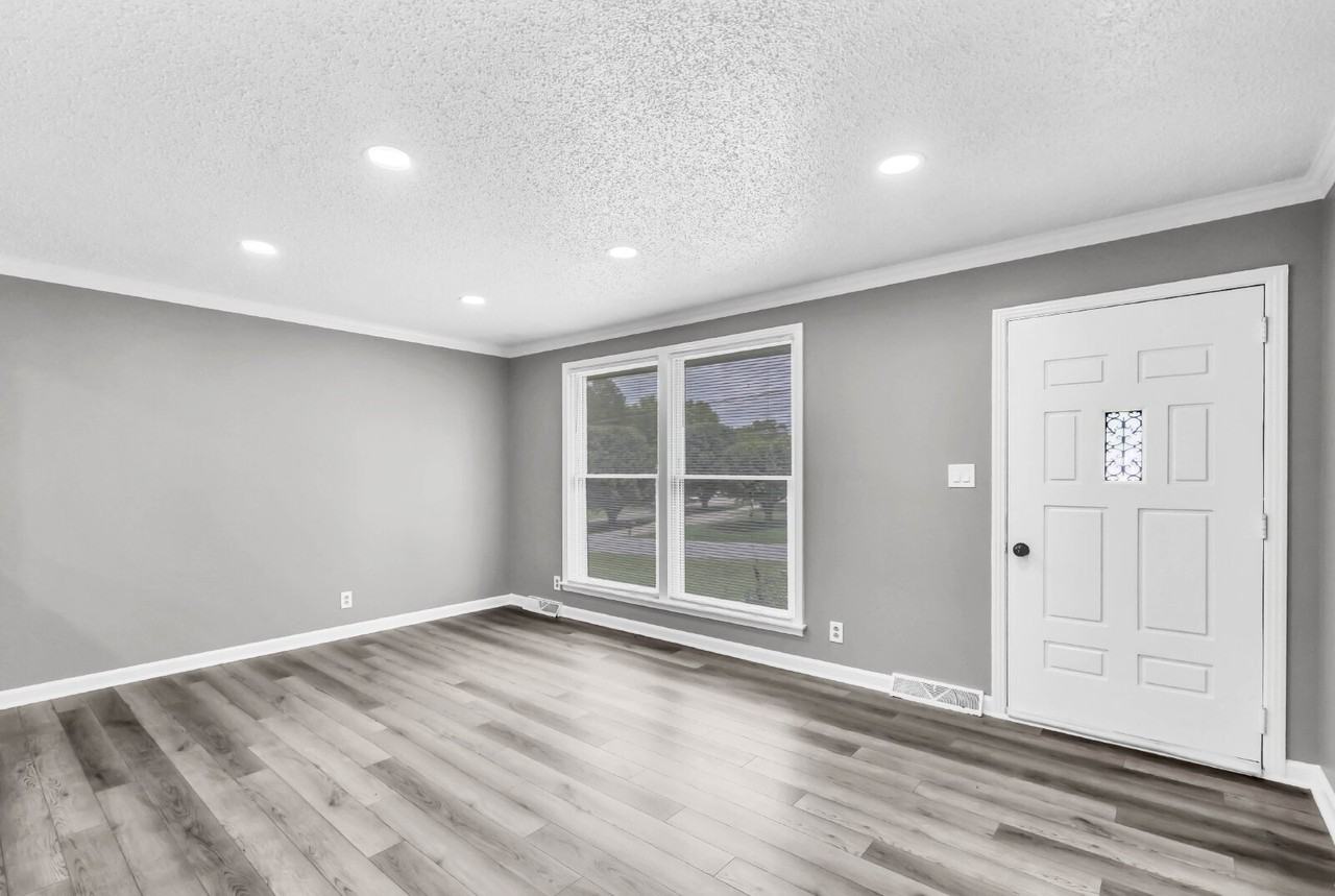 409 Christopher Dr - Photo 5 of 39