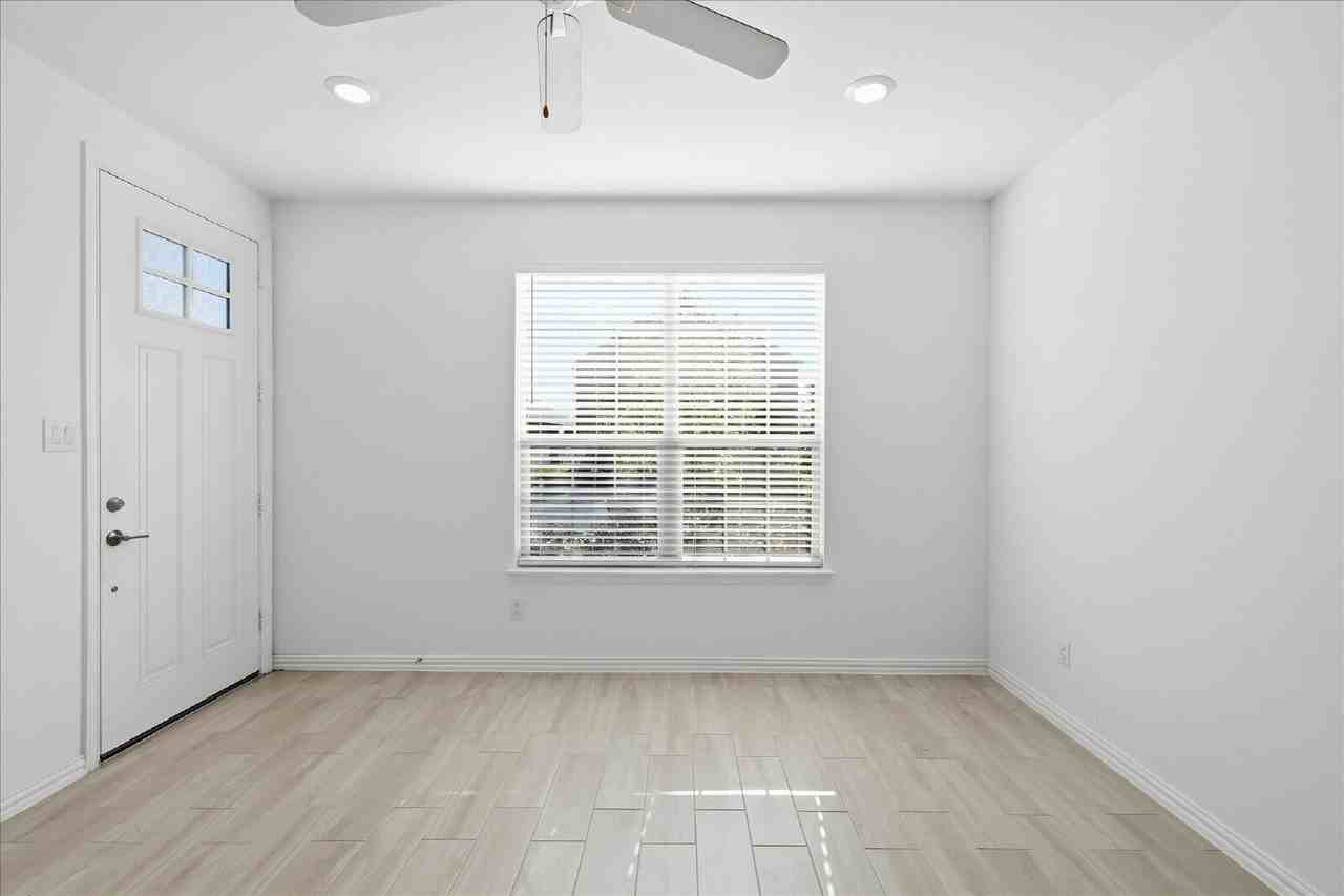 8316 Catalpa Ln - Photo 5 of 20