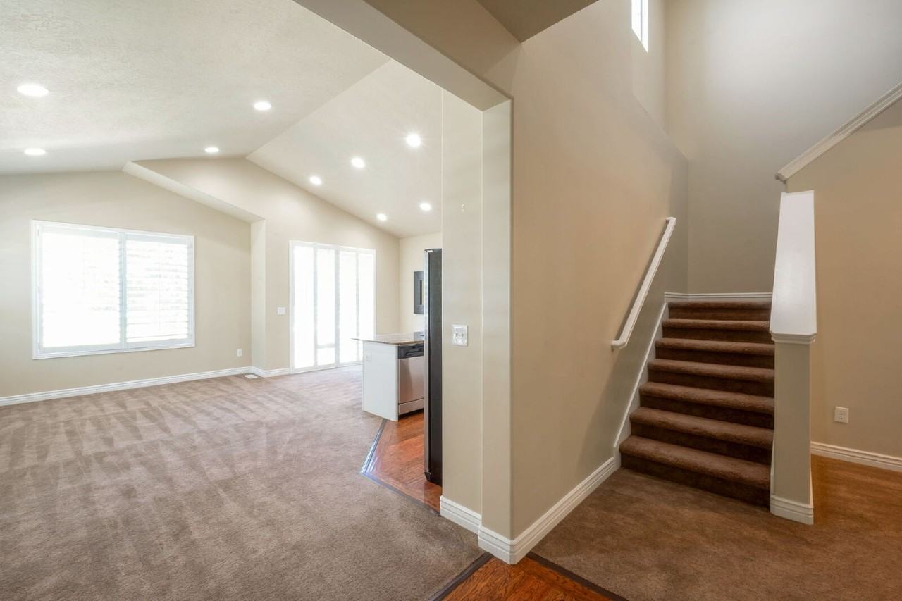 148 W 3360 N - Photo 4 of 36