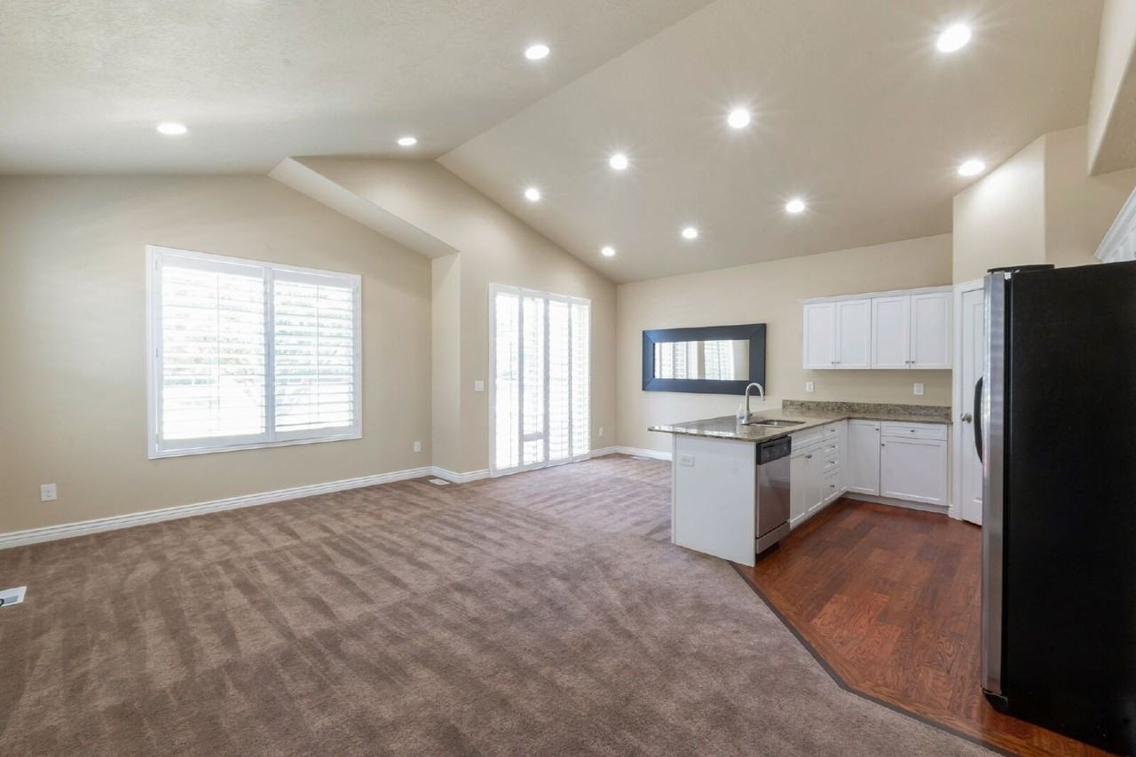 148 W 3360 N - Photo 5 of 36