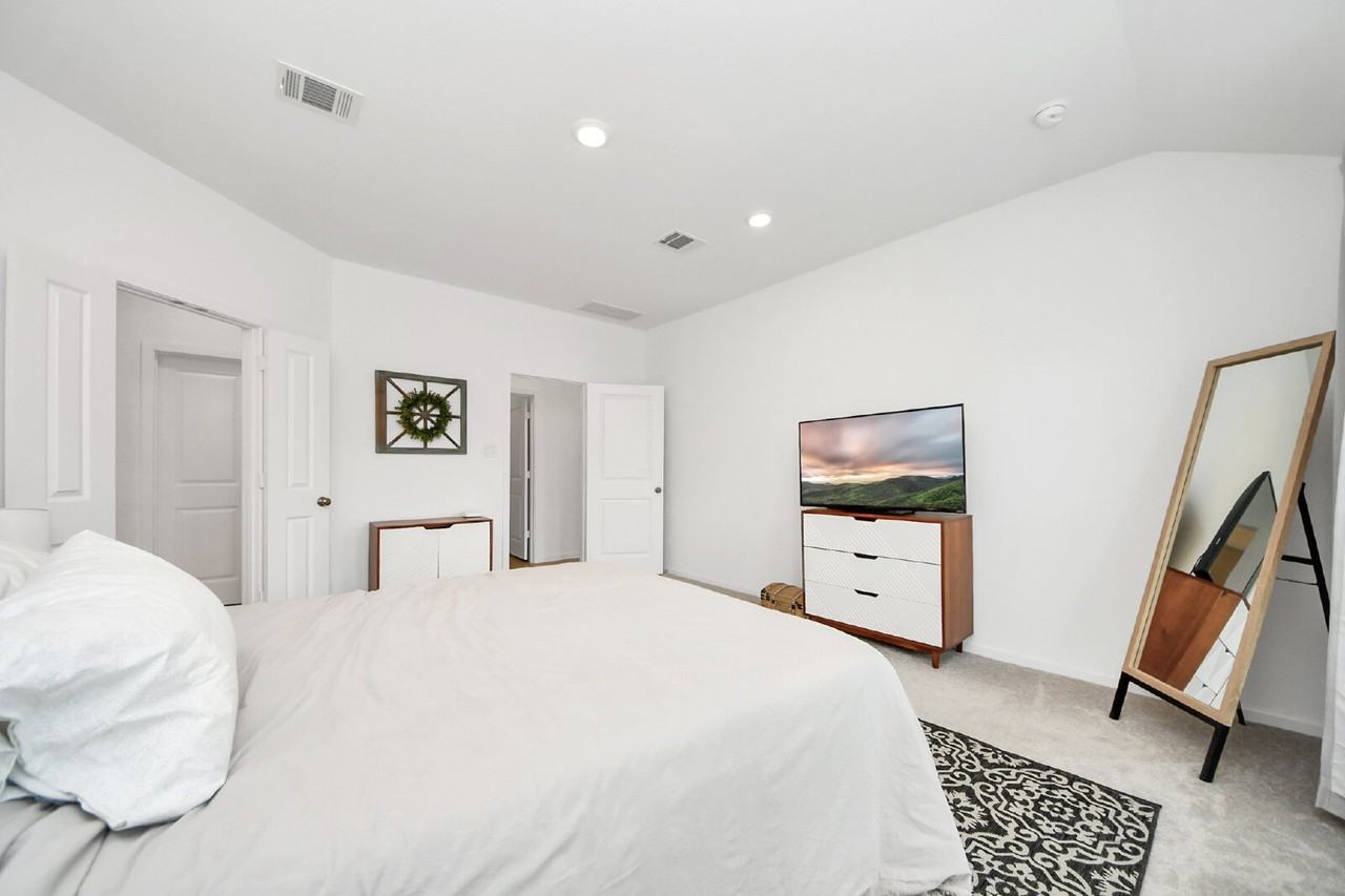 2406 Aquamarine Ln - Photo 5 of 35