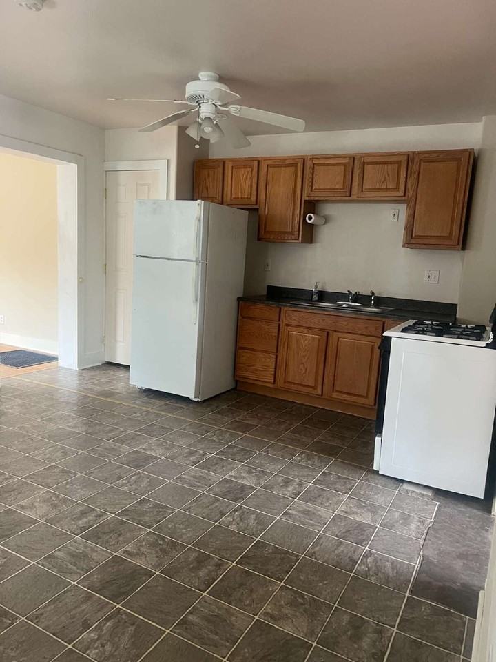 817 W 27th St - Photo 2 of 8