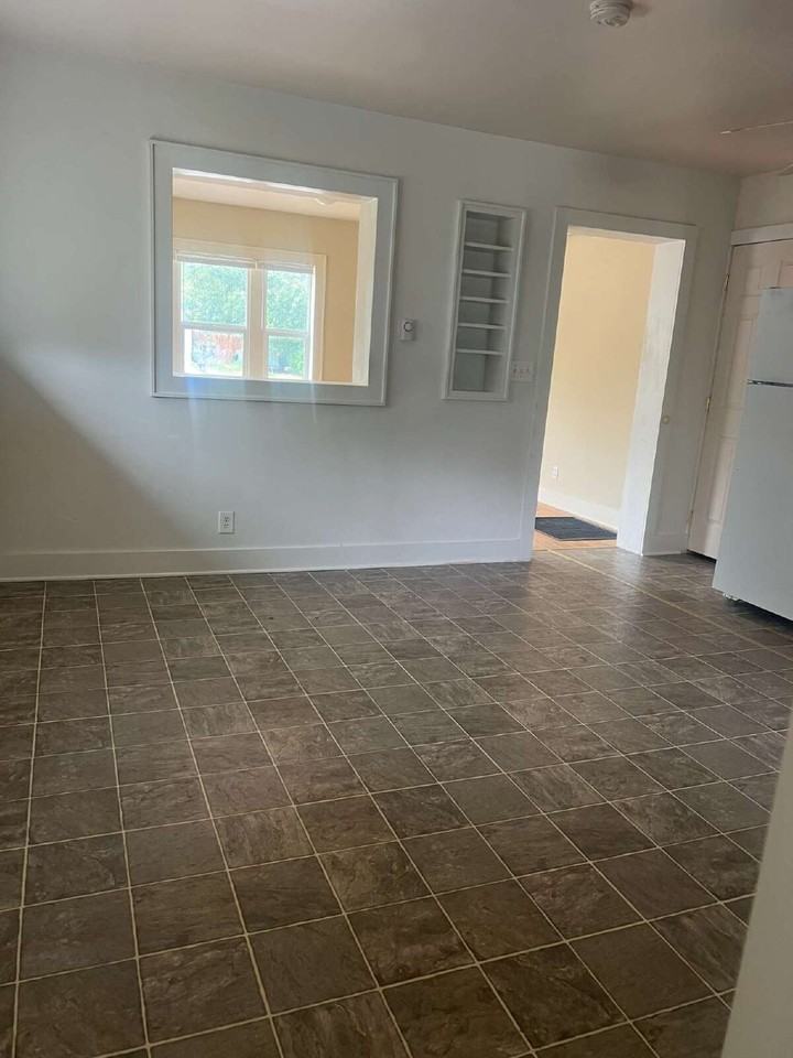 817 W 27th St - Photo 3 of 8