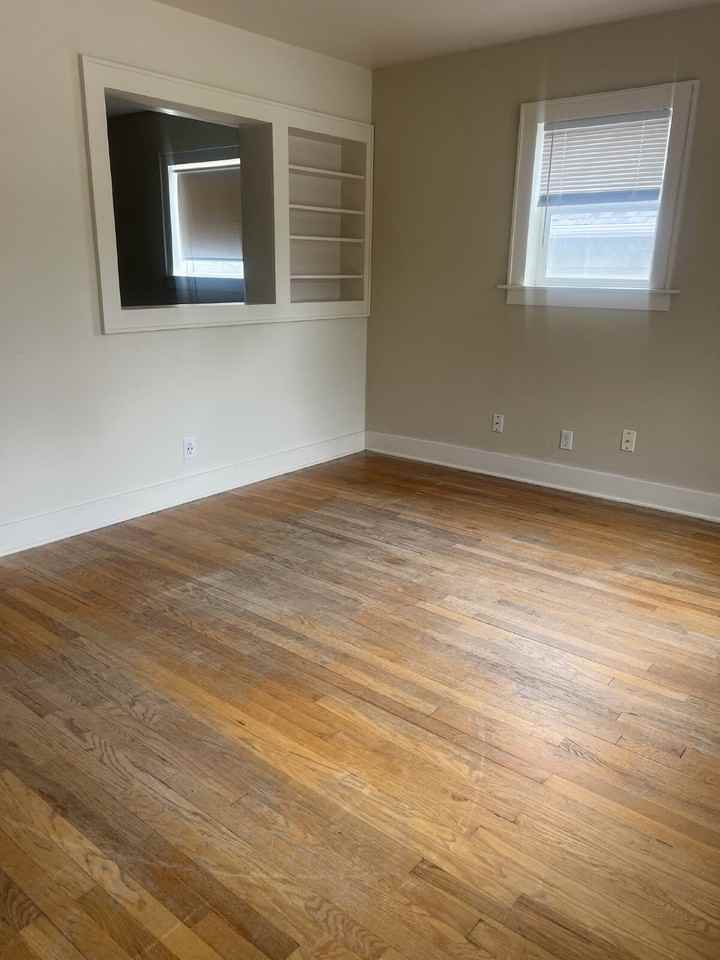 817 W 27th St - Photo 5 of 8