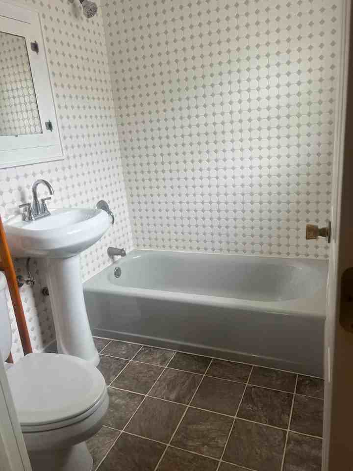 817 W 27th St - Photo 7 of 8