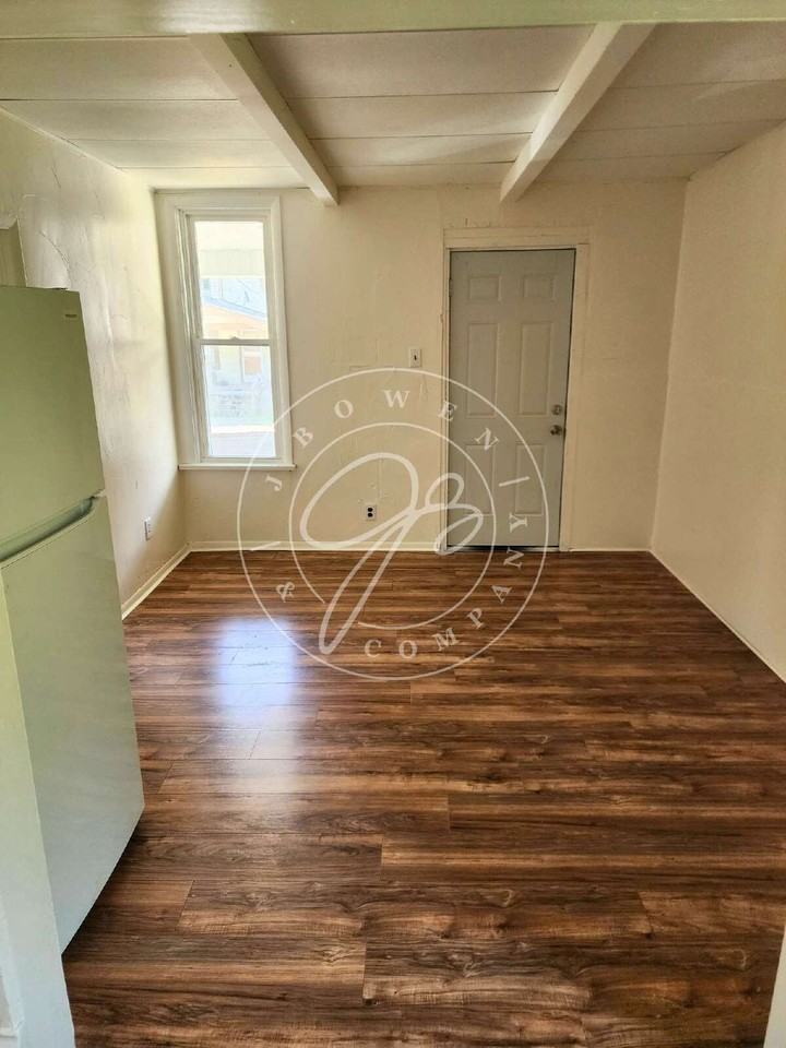 1219 Peck St - Photo 3 of 10