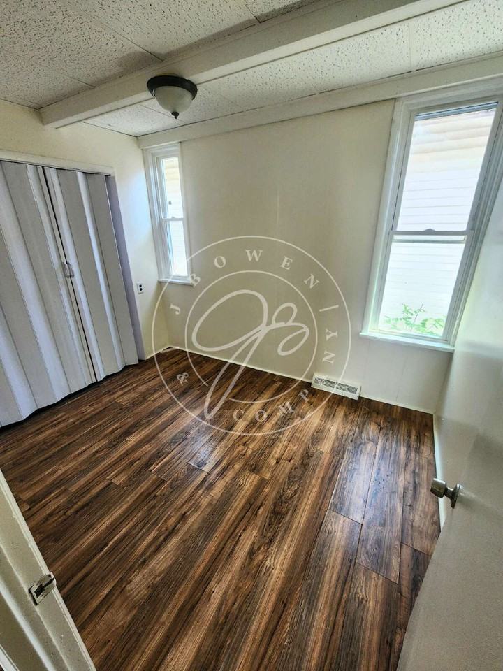 1219 Peck St - Photo 4 of 10