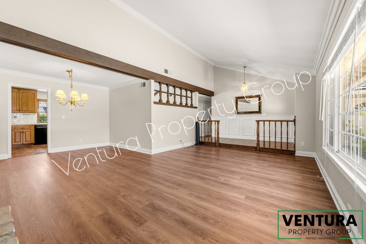 5854 Fasley Ave - Photo 6 of 39