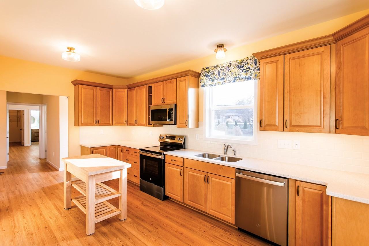 4487 Straight Arrow Rd - Photo 3 of 14