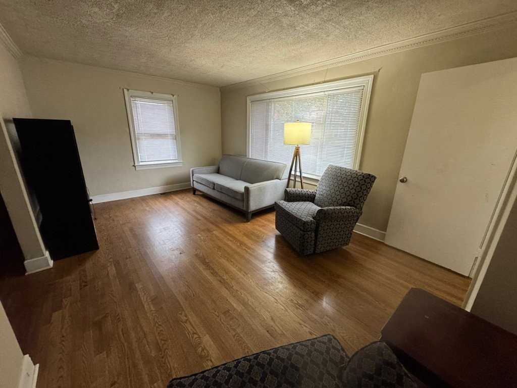 5215 Huntington Ave - Photo 5 of 11