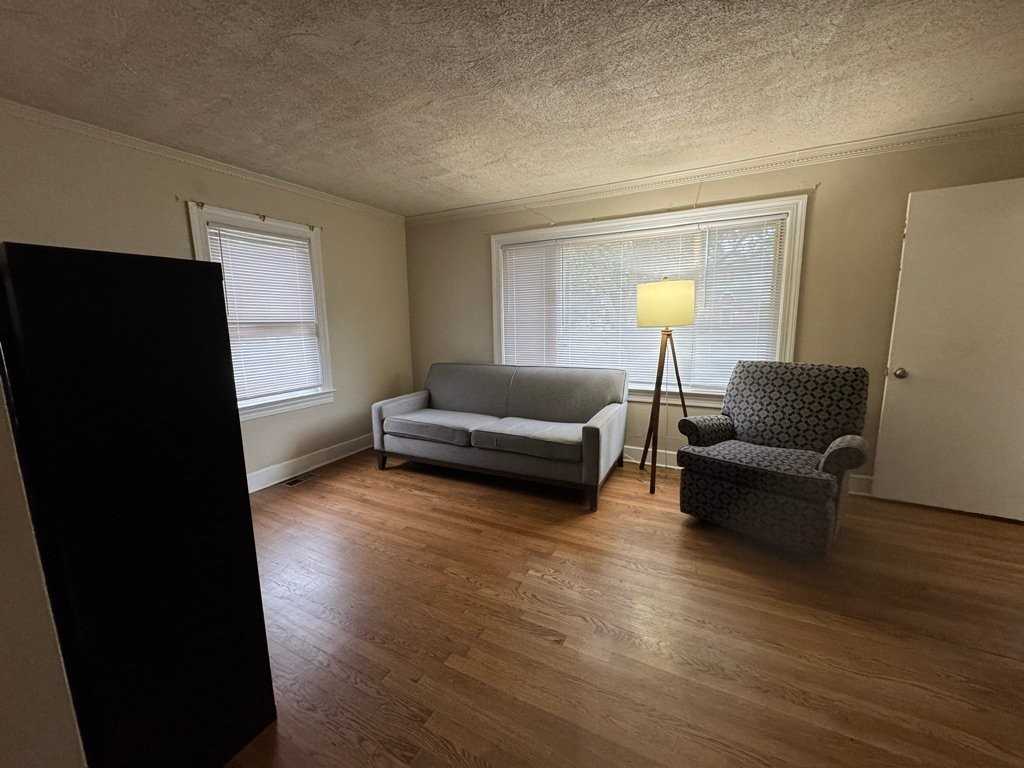 5215 Huntington Ave - Photo 7 of 11