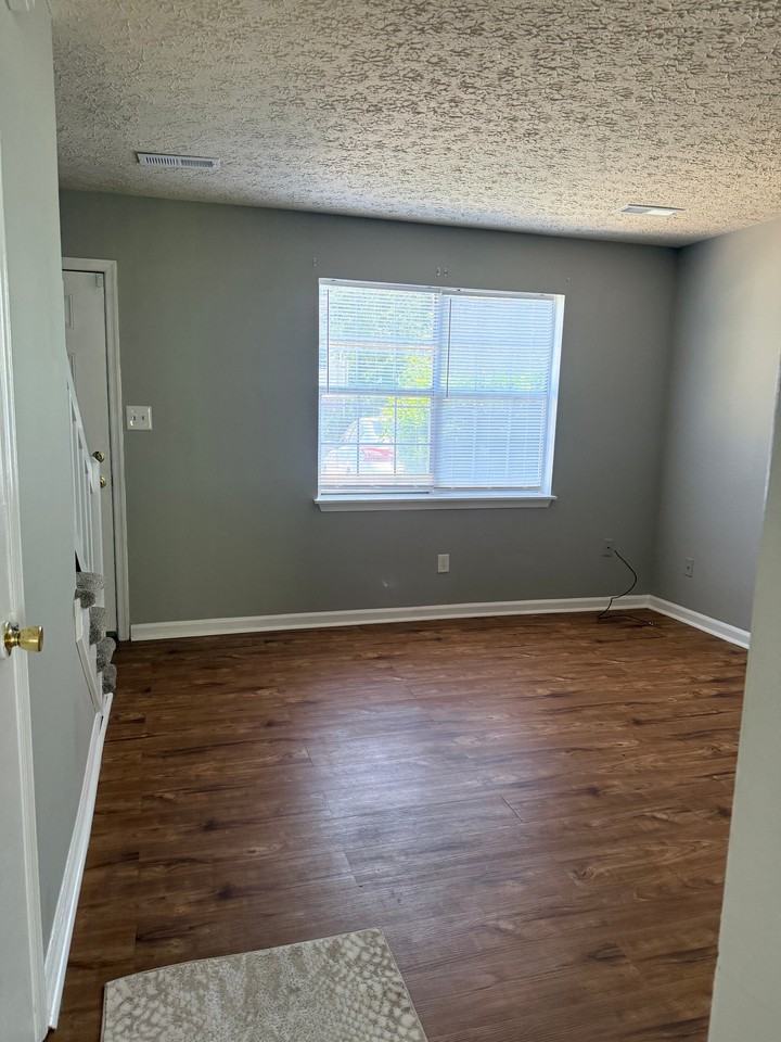 36 Ferguson Dr - Photo 3 of 7