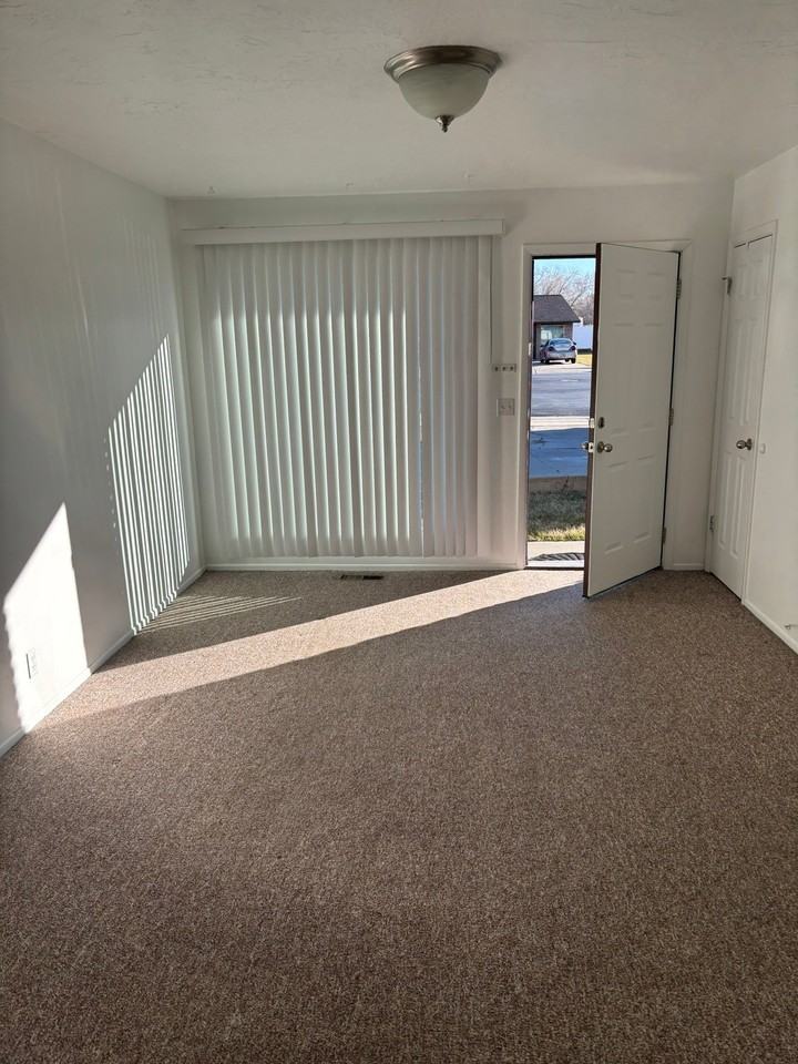 1732 W Melville Cir #1 - Photo 3 of 9