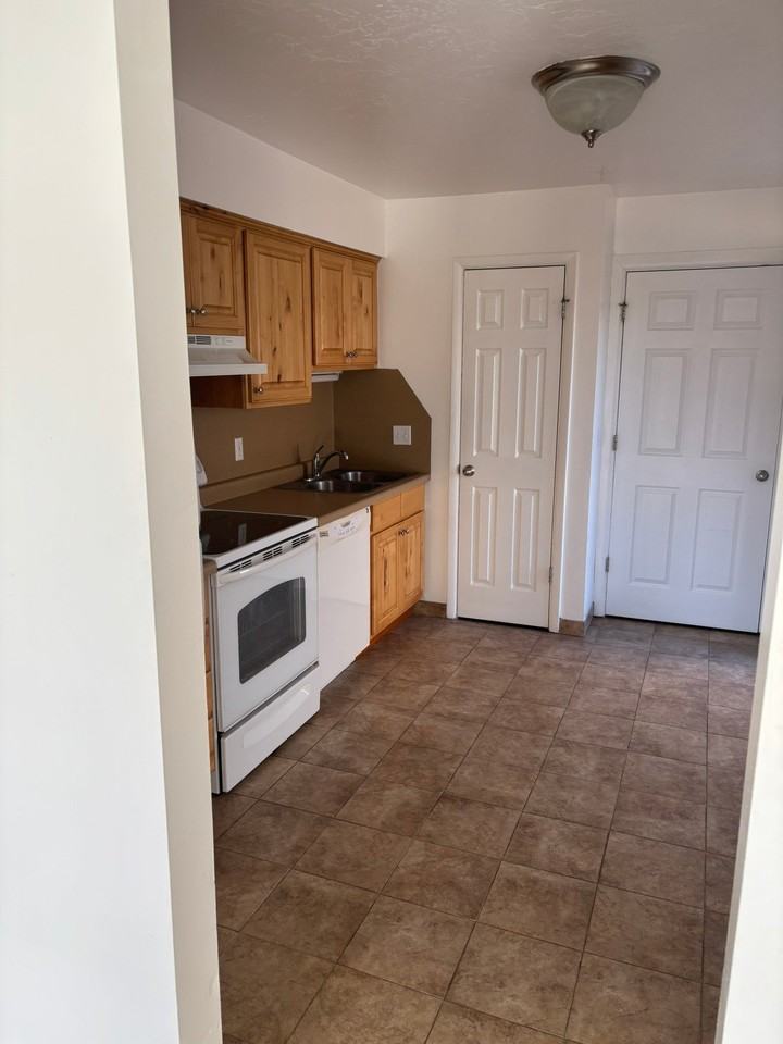 1732 W Melville Cir #1 - Photo 5 of 9