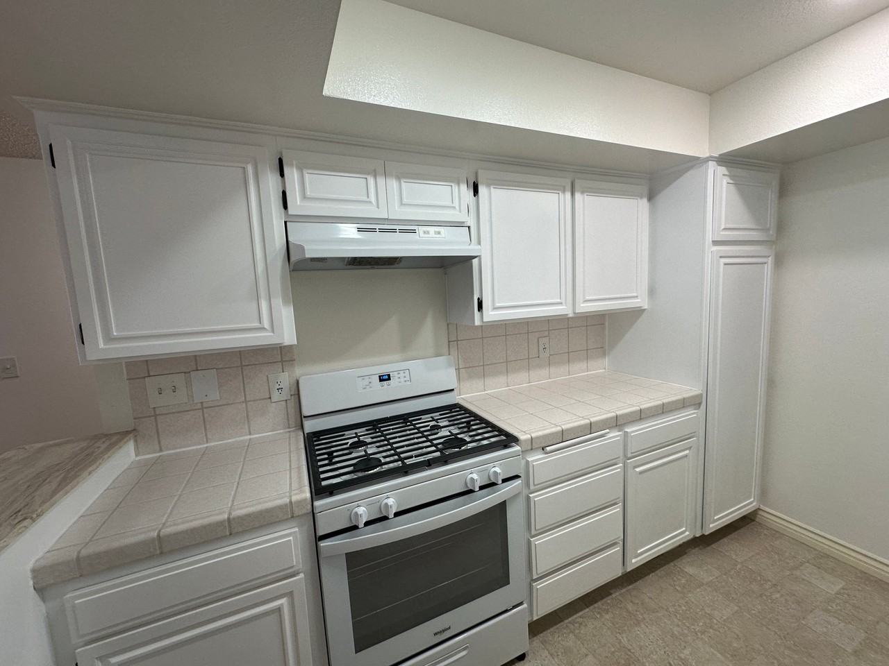 121 S Swall Dr - Photo 2 of 12