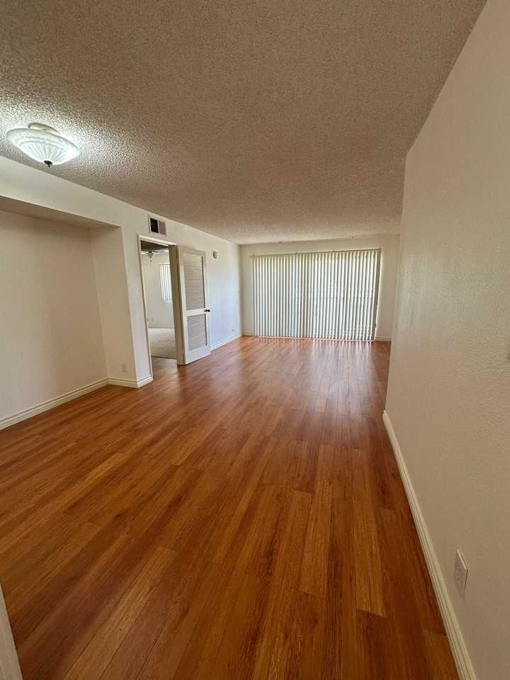 121 S Swall Dr - Photo 5 of 12