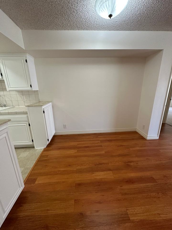 121 S Swall Dr - Photo 6 of 12