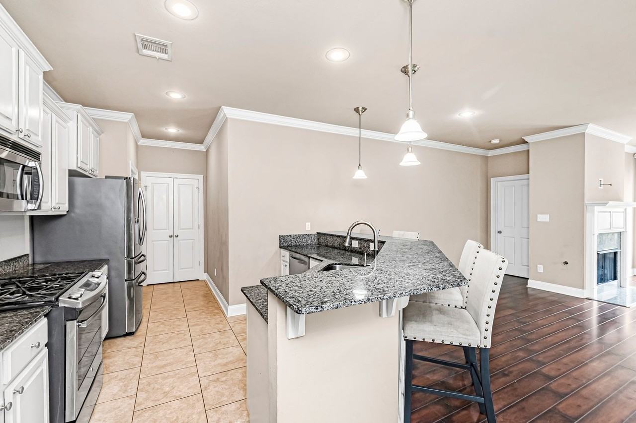 18177 Pinehurst Dr - Photo 3 of 19