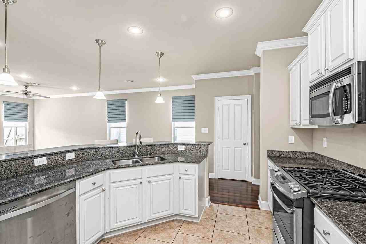 18177 Pinehurst Dr - Photo 5 of 19