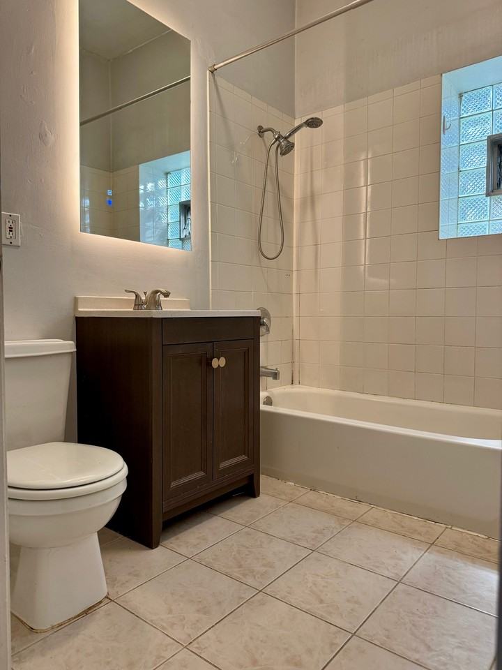 1833 N Sawyer Ave #1 - Photo 7 of 9