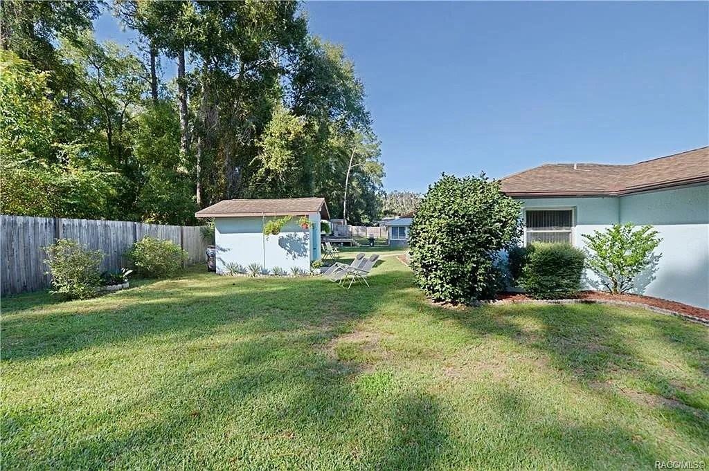 215 Daffodil St - Photo 4 of 6