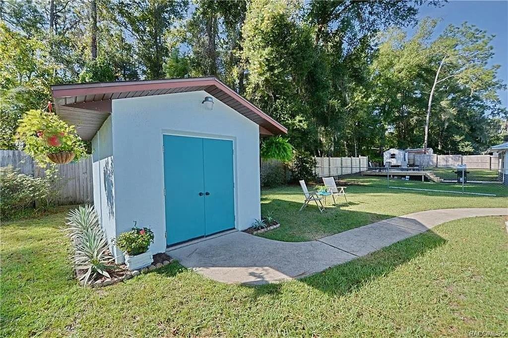 215 Daffodil St - Photo 5 of 6