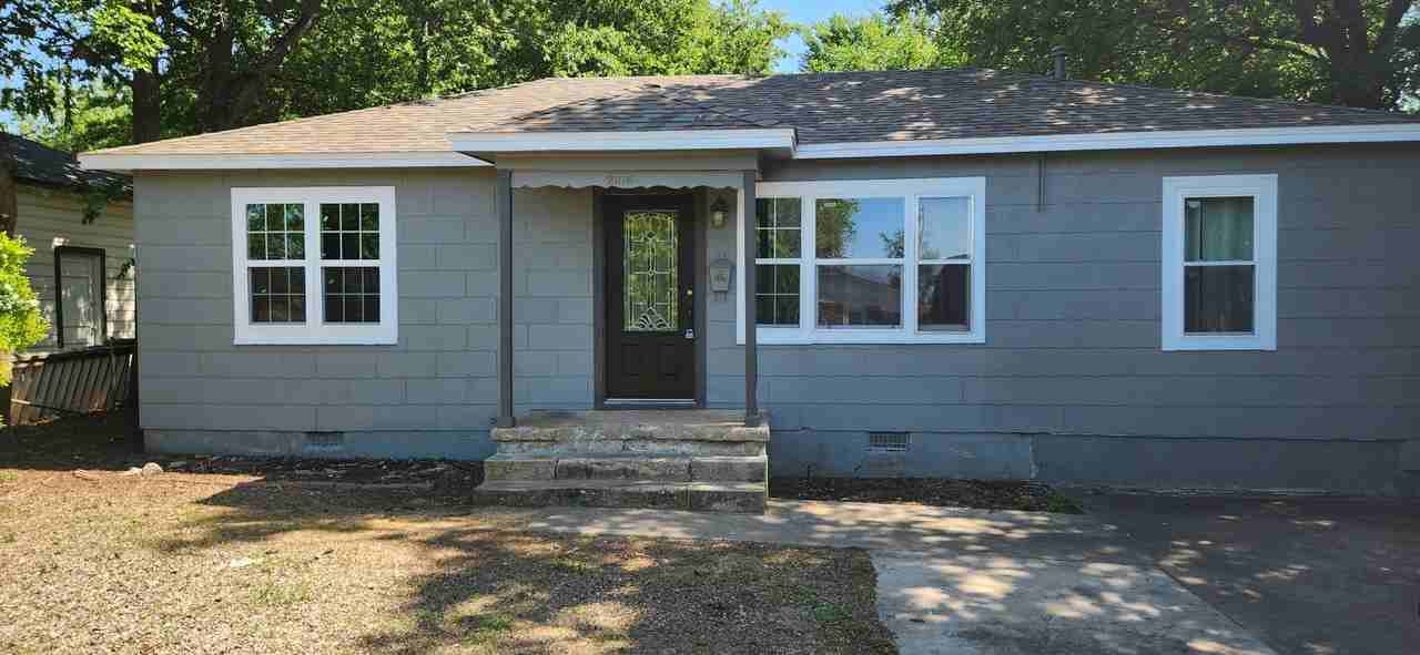 2006 Nw Smith Ave - Photo 2 of 10