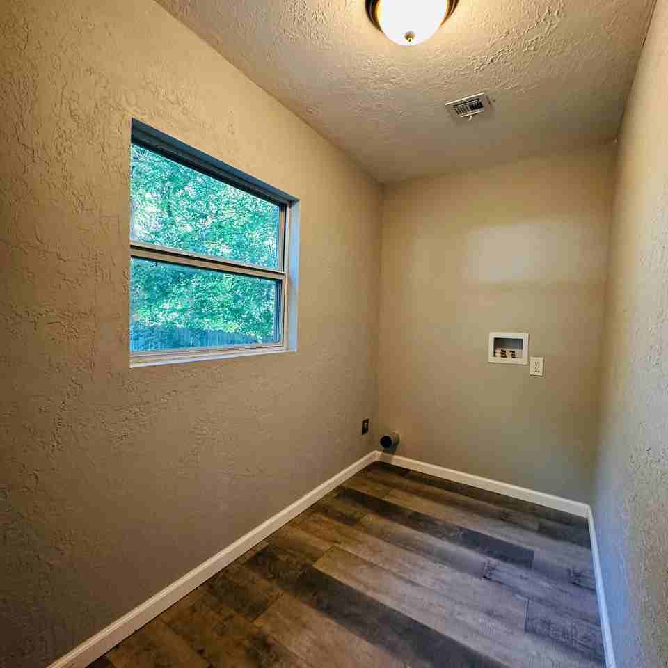 2006 Nw Smith Ave - Photo 7 of 10