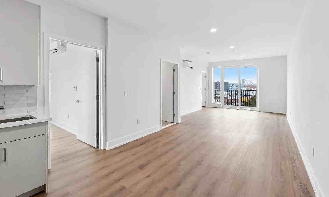 1813 N Howard St - Photo 2 of 18