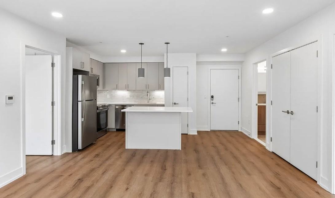 1813 N Howard St - Photo 4 of 18