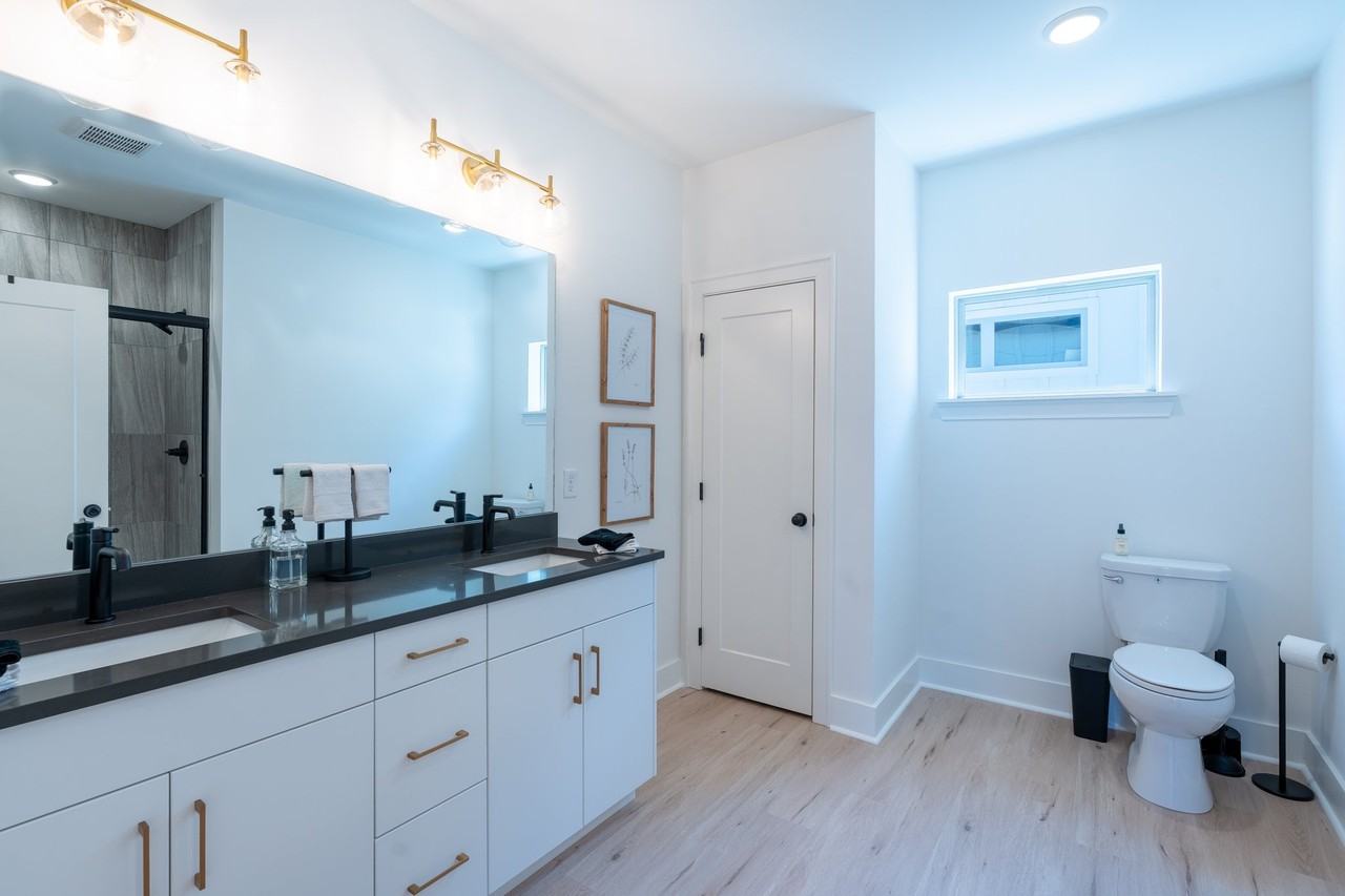 2505 E 18th St - Photo 4 of 16